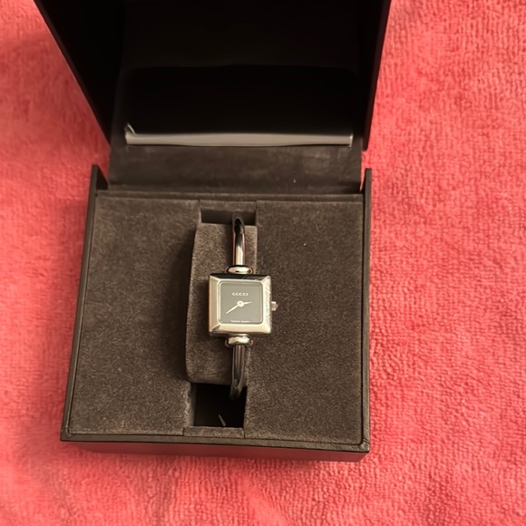 Gucci Black and Silver Square Watch - Picture 1 of 7